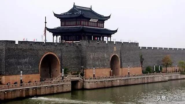 乾隆不识字闹出大笑话，千年古镇因此改名