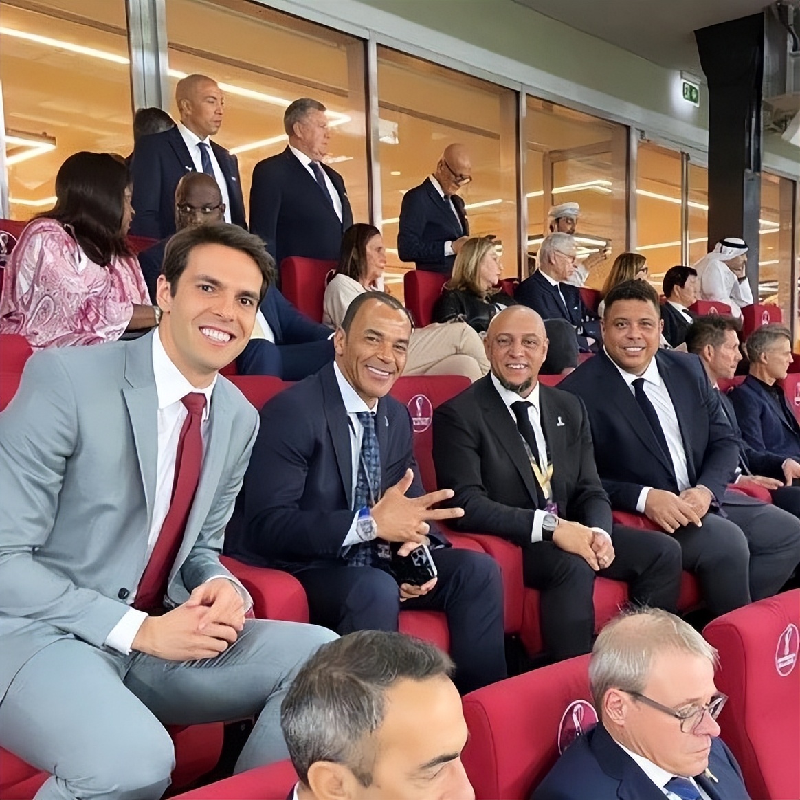 卡卡罗纳尔多世界杯,罗纳尔多世界杯捧杯