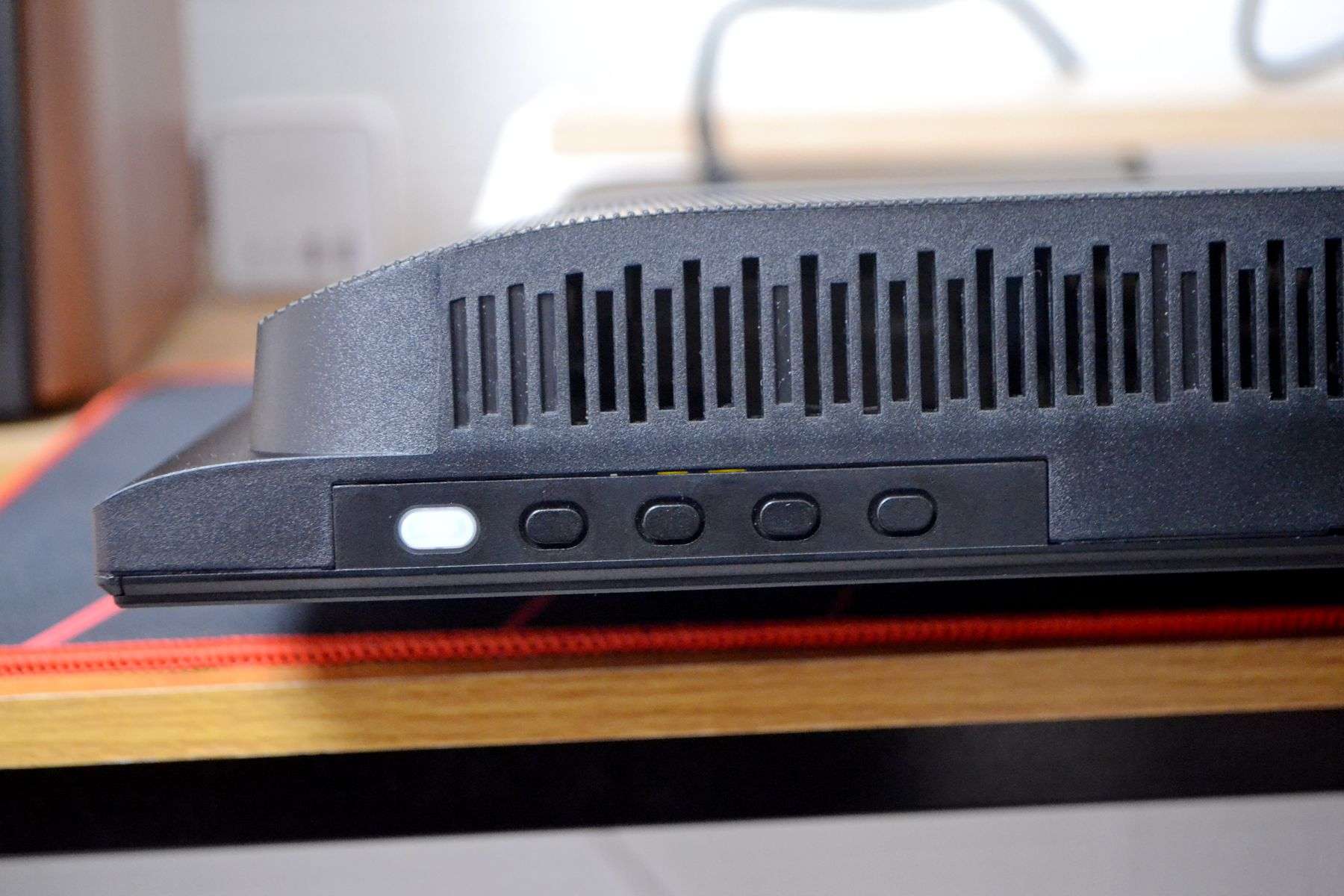 售价不足千元，显示效果媲美万元级，目前质价比最高的4K显示器