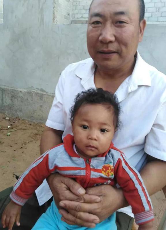 19岁非洲女孩远嫁河南48岁农民,生俩混血儿,称:我每天都在享福