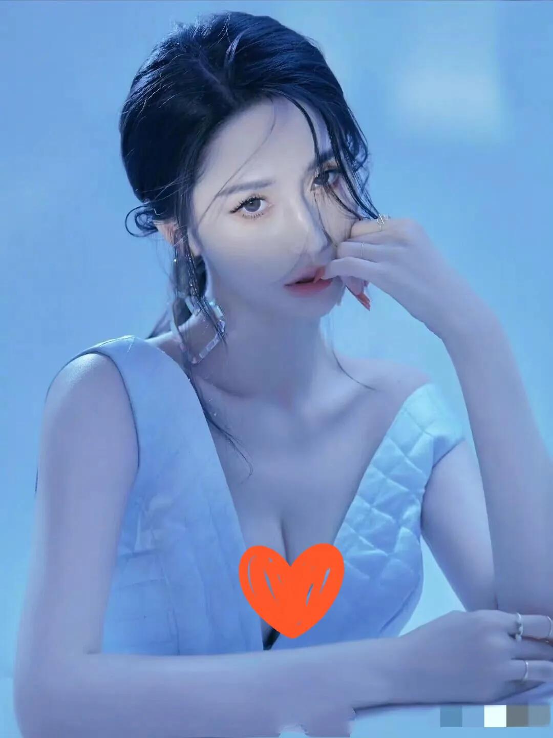 担任多部大尺度女一号，曾经红遍大江南北，如今改名换姓无人识