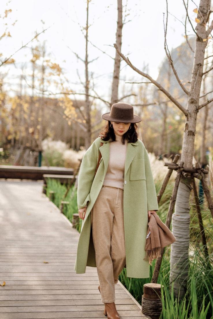 三木藏青色最新冬款大衣,三木母女秋冬装搭配红色大衣