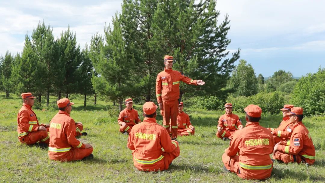 野外驻训体能训练,实战训练铸精兵真枪实弹练本领