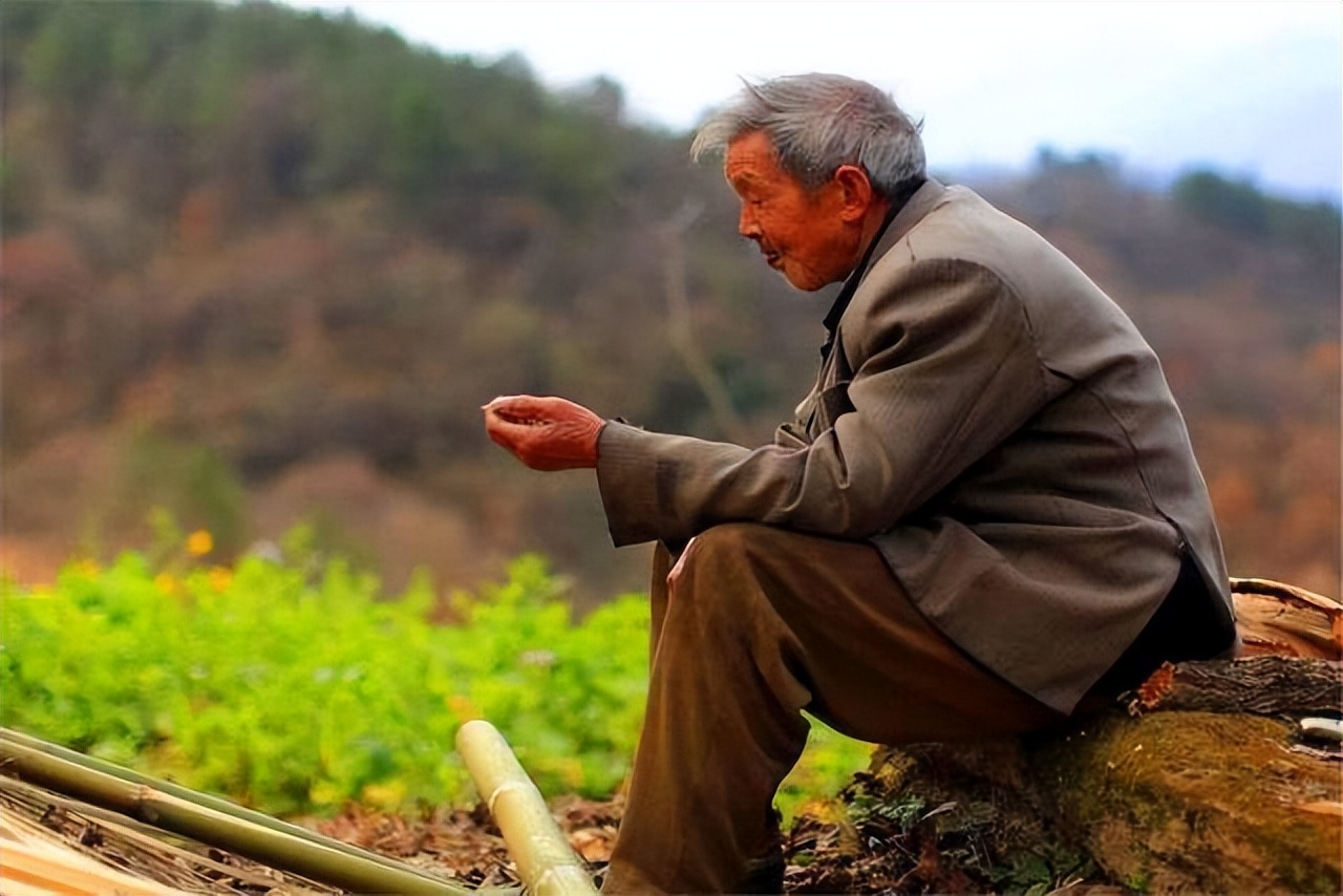 村中老话：“人过七两，富贵来寻”，究竟是啥意思？有道理吗？