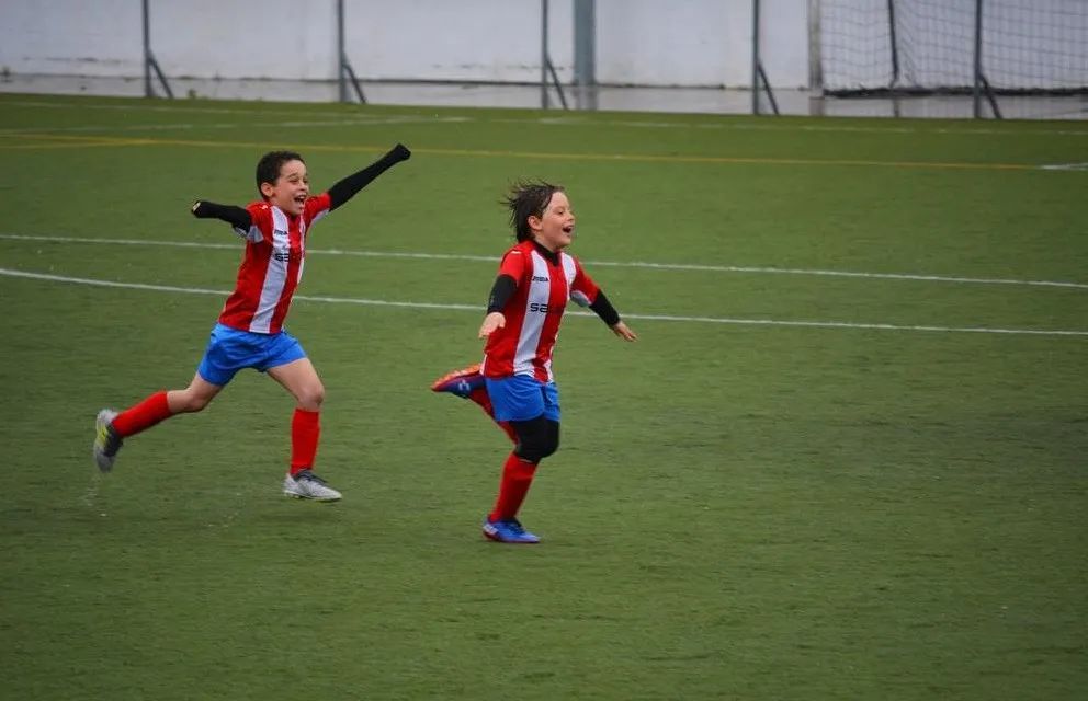 给每一位选择足球的人：坚持下去很难，但更难的是放弃