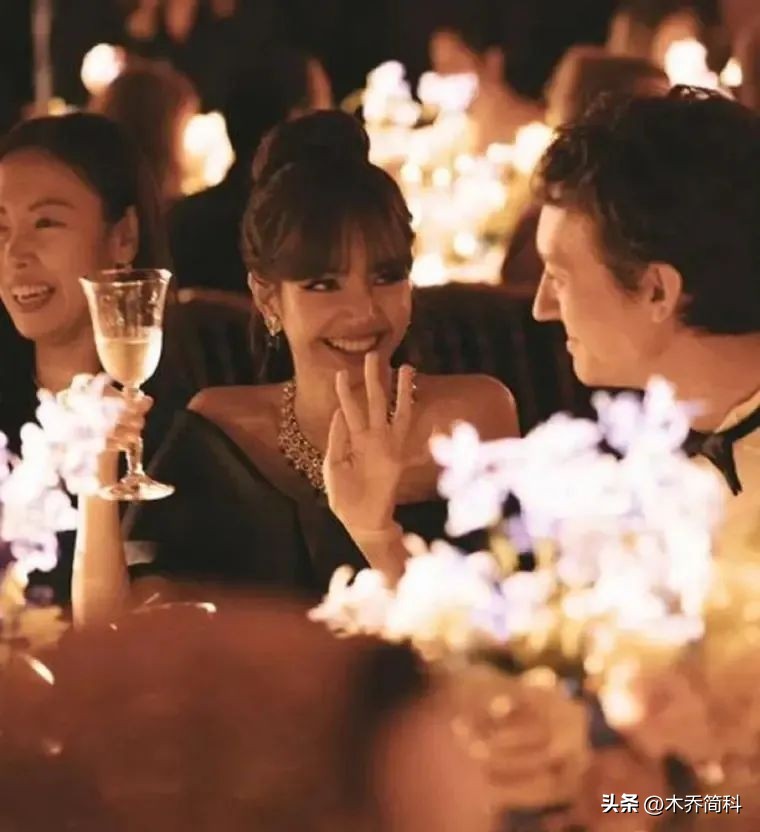 lisa官宣参加疯马秀是什么时候,lisa官宣跳疯马舞