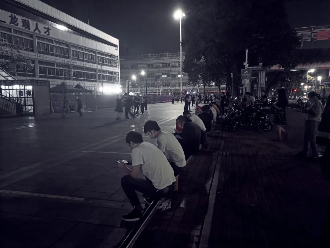 三和青年调查实录：龙华汽车站，这里是深圳最特殊的地方