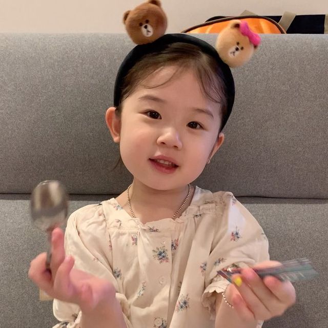 最近超火的可爱小女孩表情包,小女孩可爱萌表情包