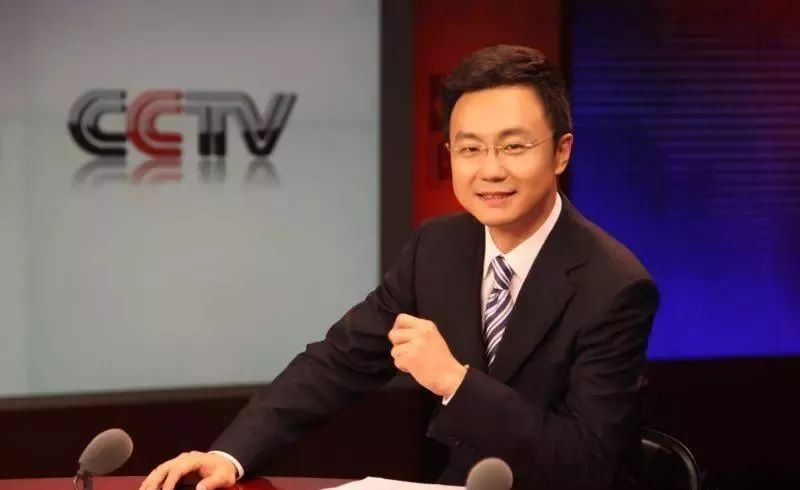 央视主持换血：刚强接替康辉的主持位置！