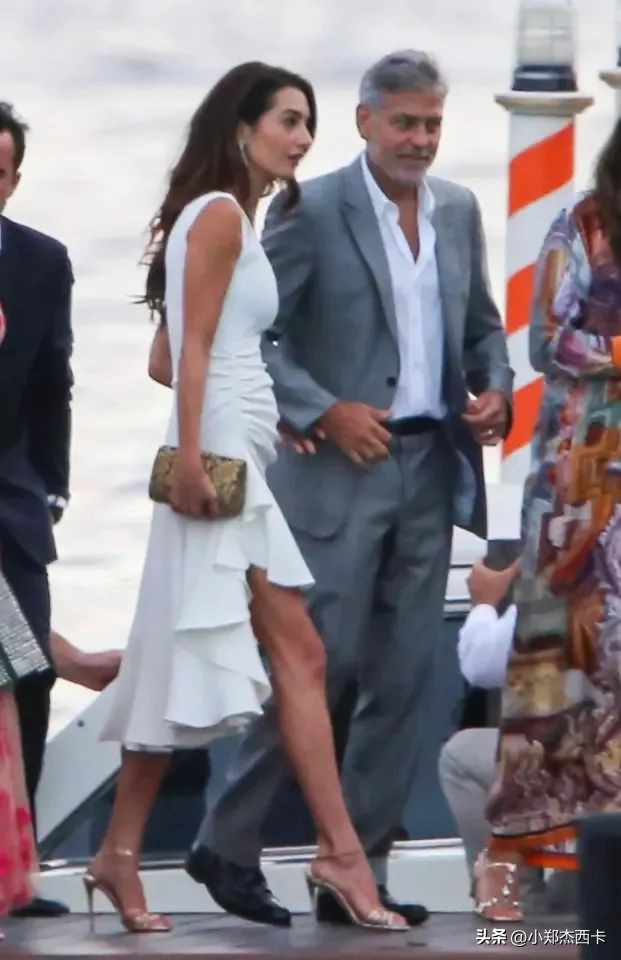 她随便穿条白裙子，就把半个好莱坞给比下去了