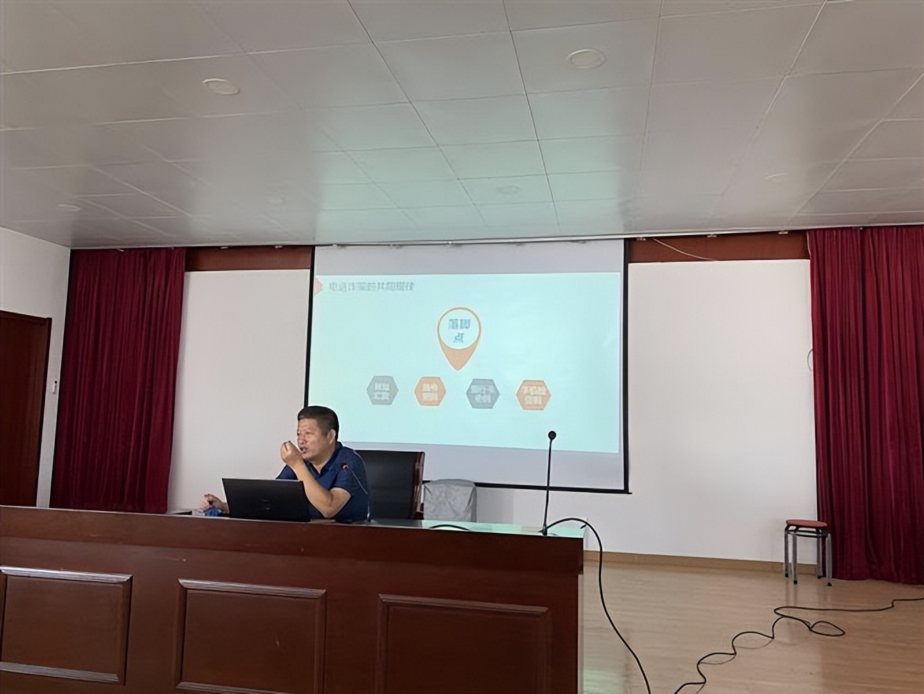 王村镇开展平安建设宣传,中滩镇开展平安建设集中宣传活动