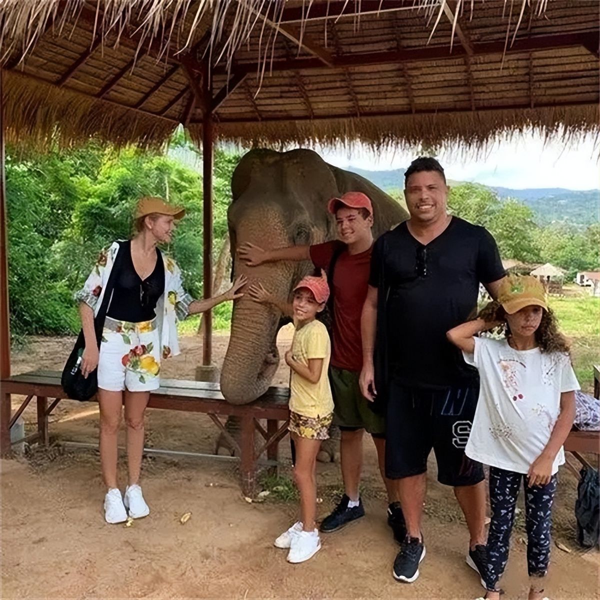 罗纳尔多大罗身家,罗纳尔多2012年在哪个俱乐部