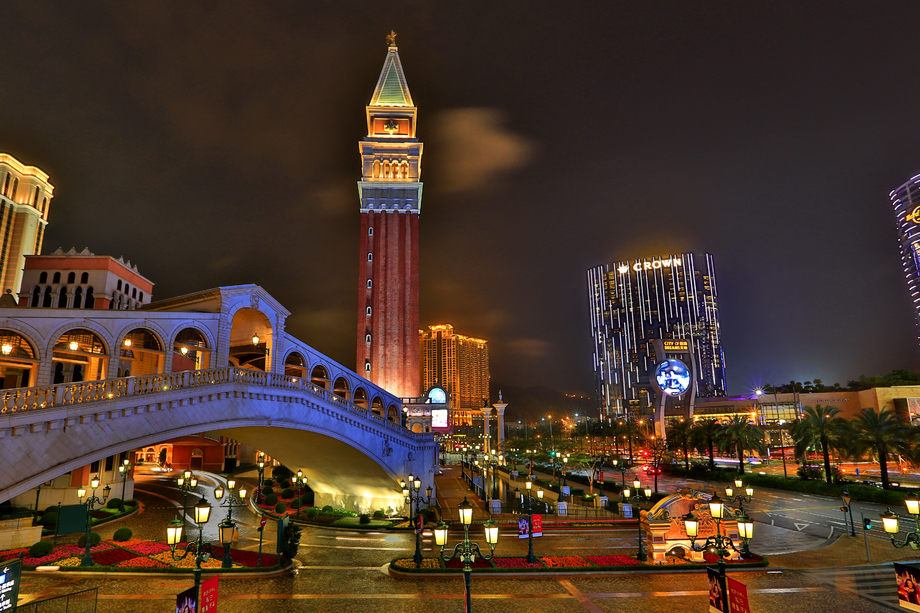 76年葡萄牙提出归还澳门，并附带1个条件，*小平邓**回复：那是休想