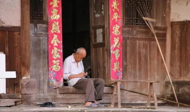 空心村日益严重怎么办,空心村和老龄化的区别