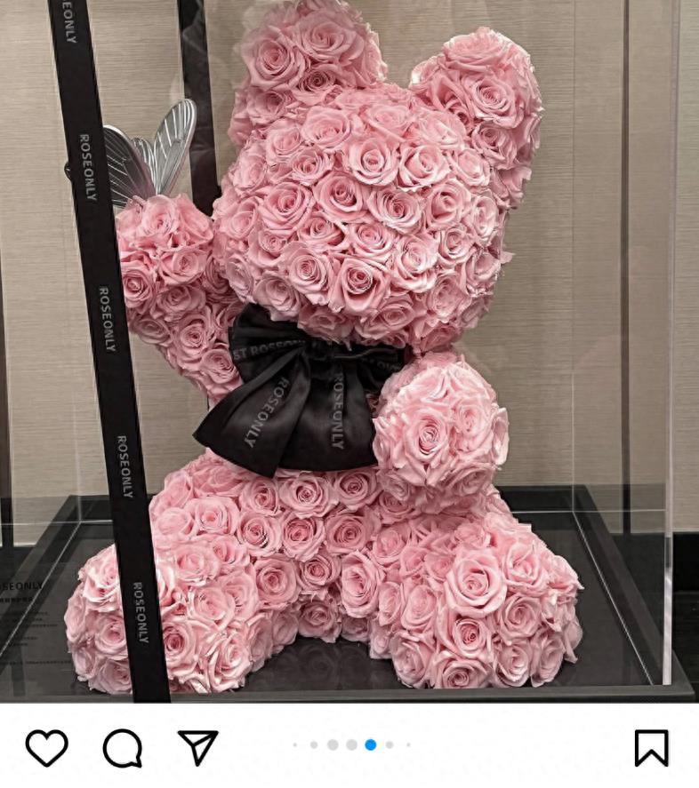 杨颖独宠新恋情：豪掷十万元的永生花，甜蜜喊出“宝贝”证实恋情