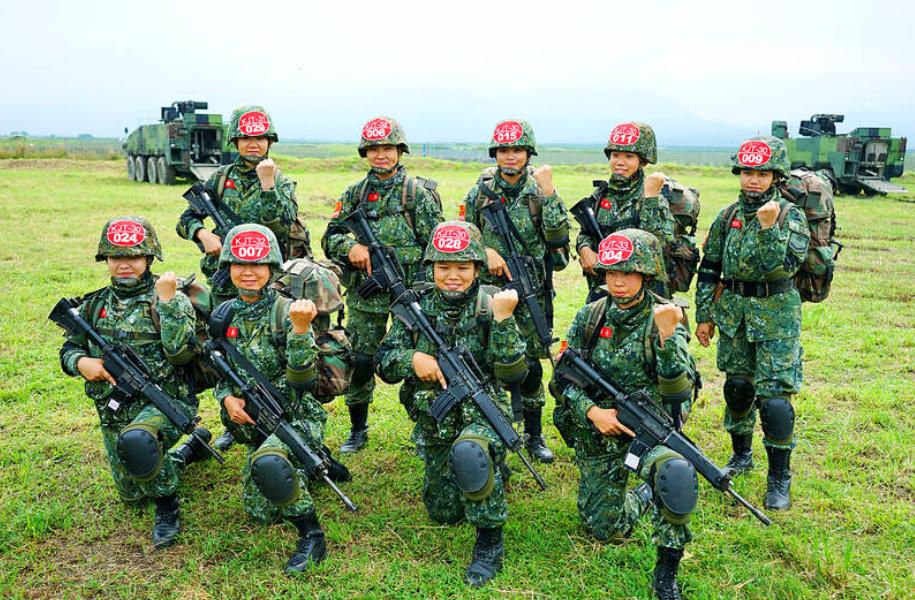 200名美军赴台后，岛内出现新变化，台教授抱怨：*美亲**的代价太大