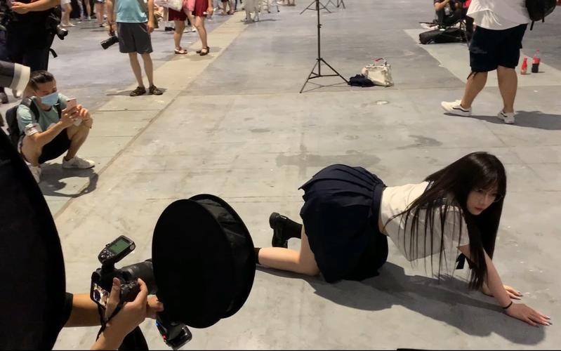 上海漫展出现女菩萨,漫展惊现女菩萨新闻评论