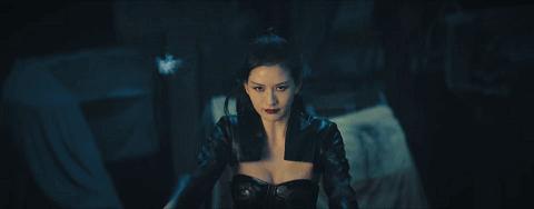 女配露大腿，反派成X战警，同样《华英雄》，胡兵比郑伊健差远了