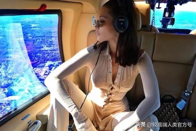 为什么国外女生要在地铁上岔开腿坐？