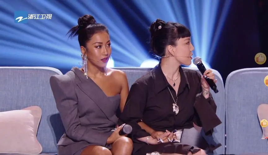 单依纯炎明熹唱歌对比,单依纯和炎明熹唱功对比