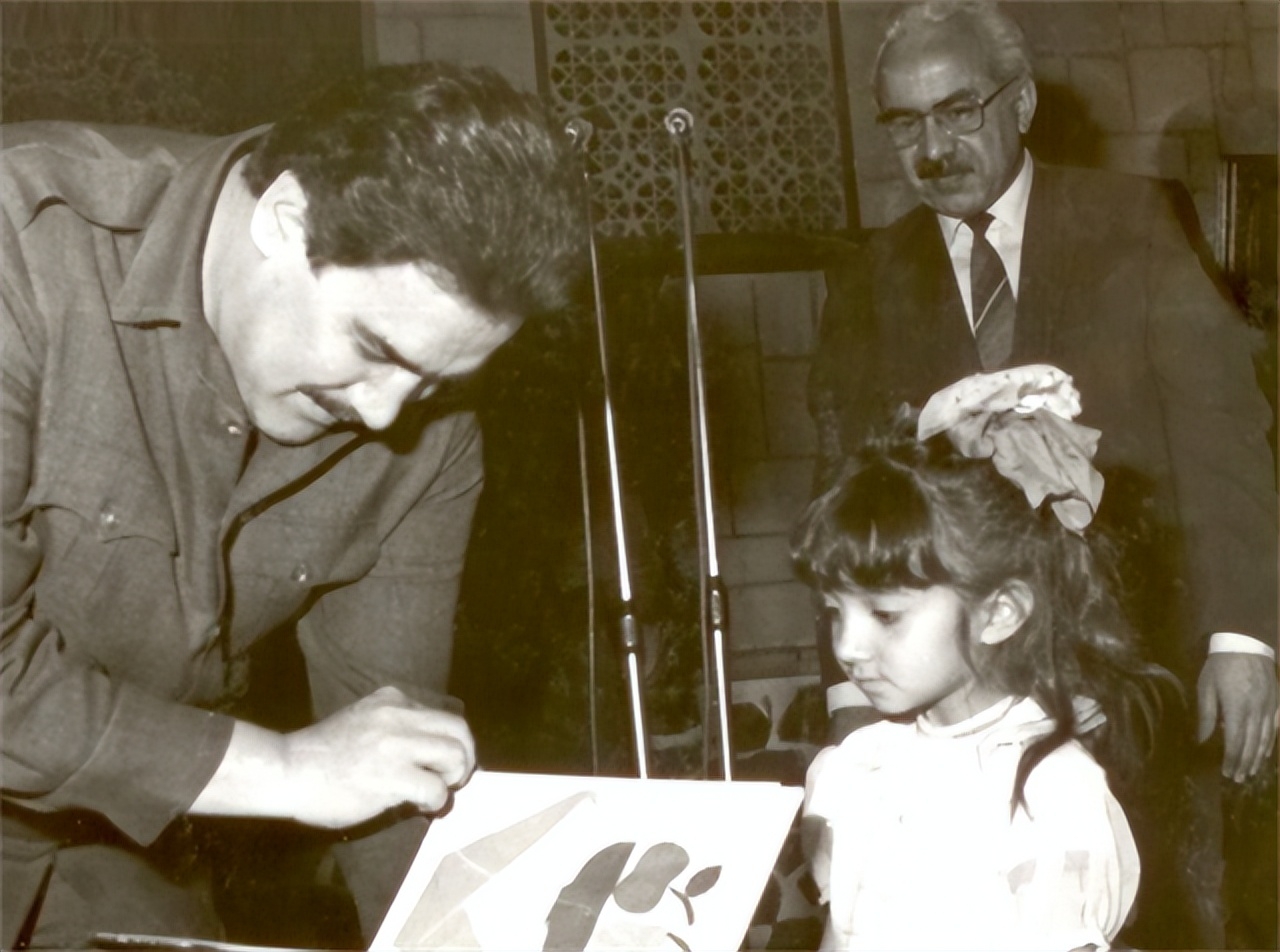 1996年，阿富汗的前总统纳吉布拉，遭遇残忍阉割，尸体被扔臭水沟