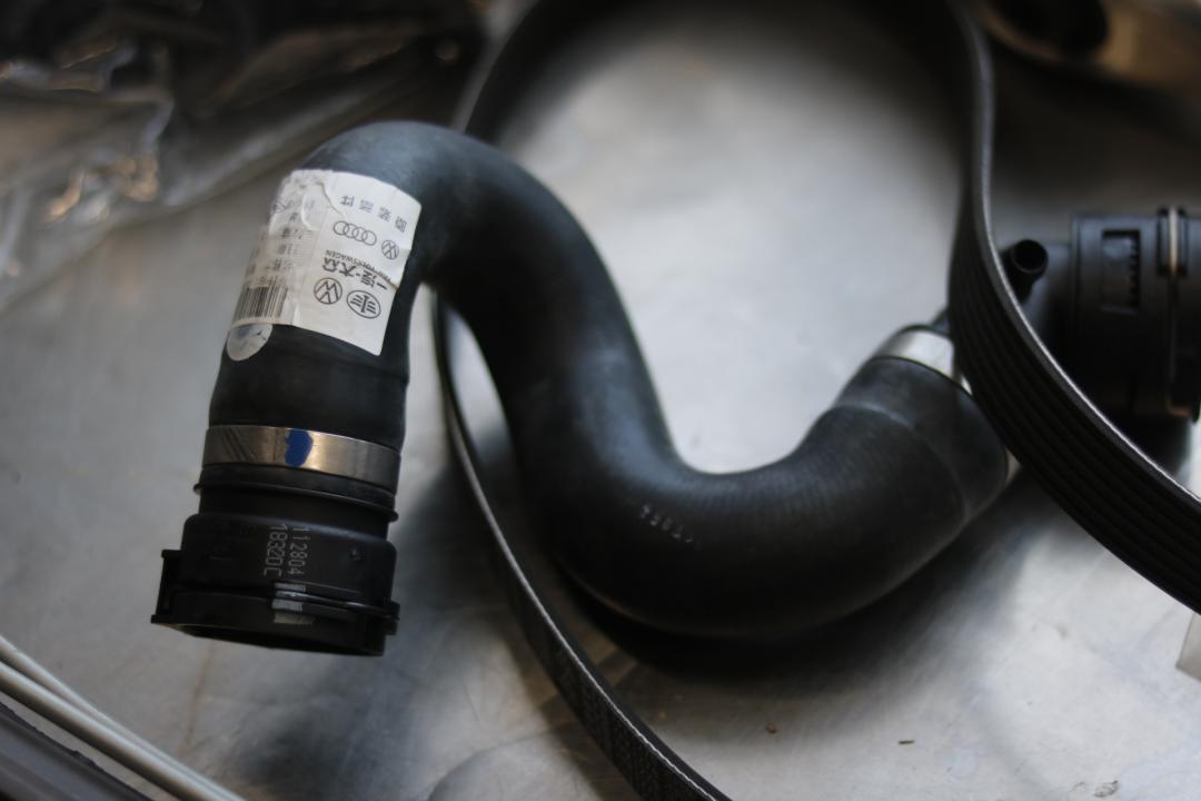 老款奥迪q74.2报废,奥迪q7新能源报废车