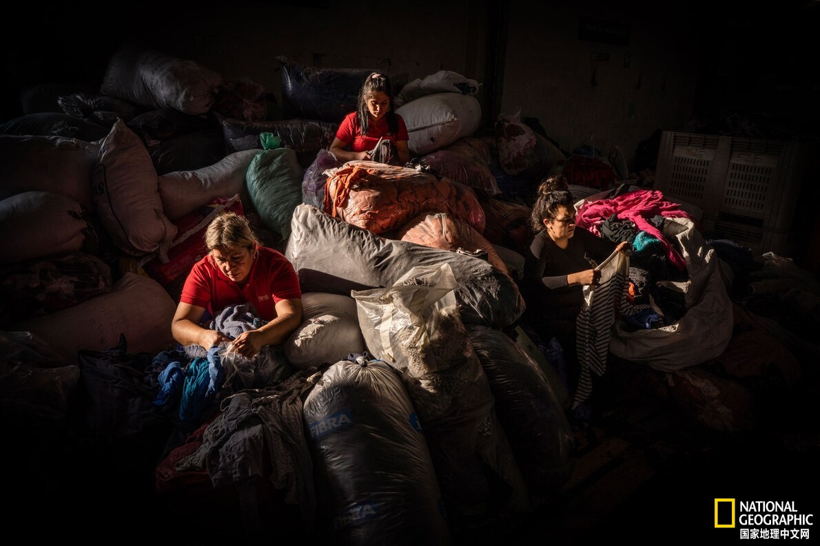 沙漠成了快时尚服饰最后的安息地