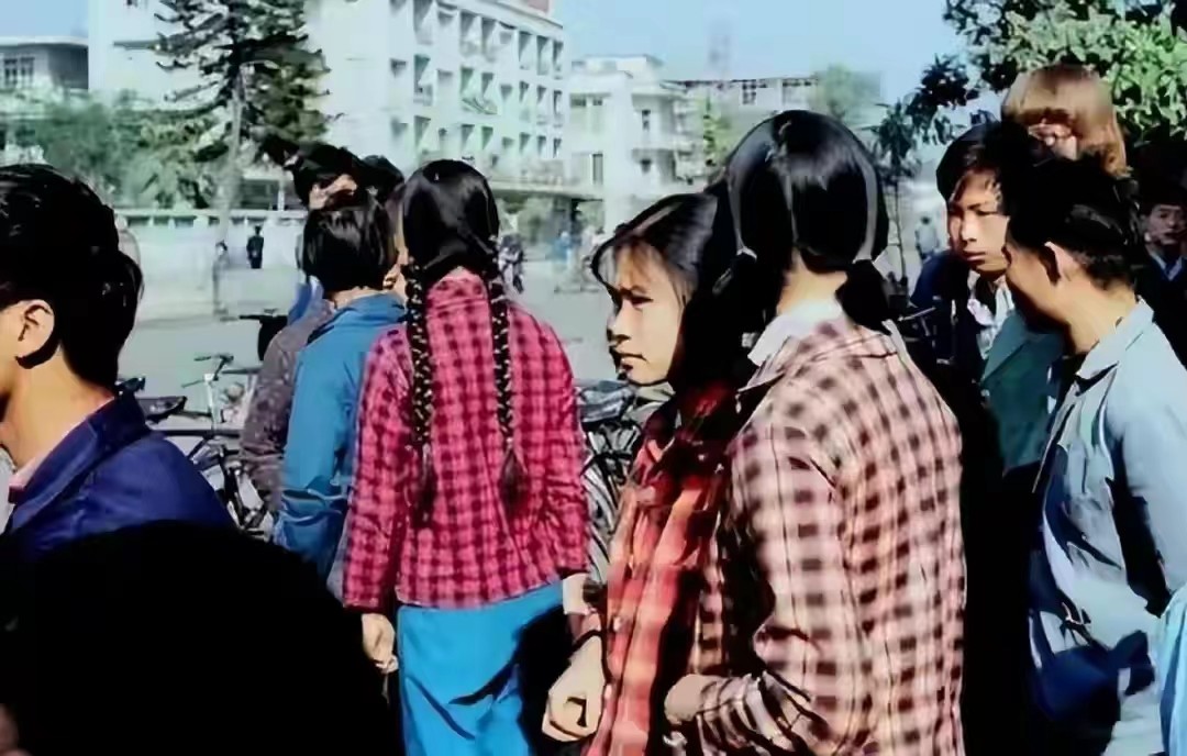 90年代的确良,的确良是九十年代流行吗