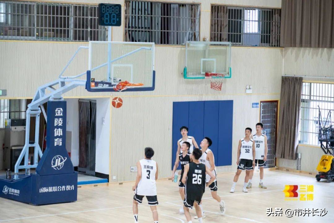 潮舞体育浪尖——明德华兴中学特色立校的实践与探索