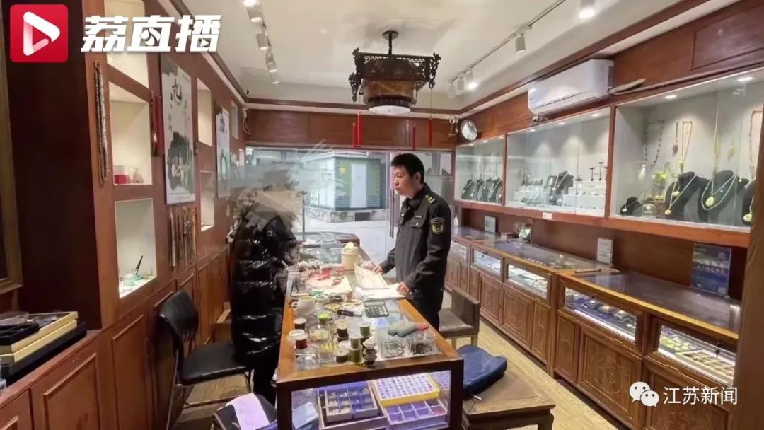 哪类首饰不能乱买,售卖和黄金颜色一样的饰品违法吗