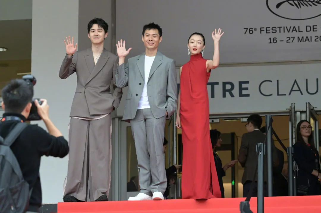 刘昊然和周冬雨戛纳燃冬采访,周冬雨刘昊然新电影杀青