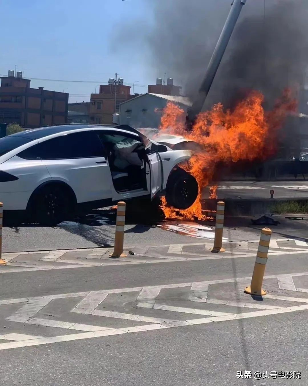 林志颖是开什么车出车祸的,林志颖是不是之前也出过车祸