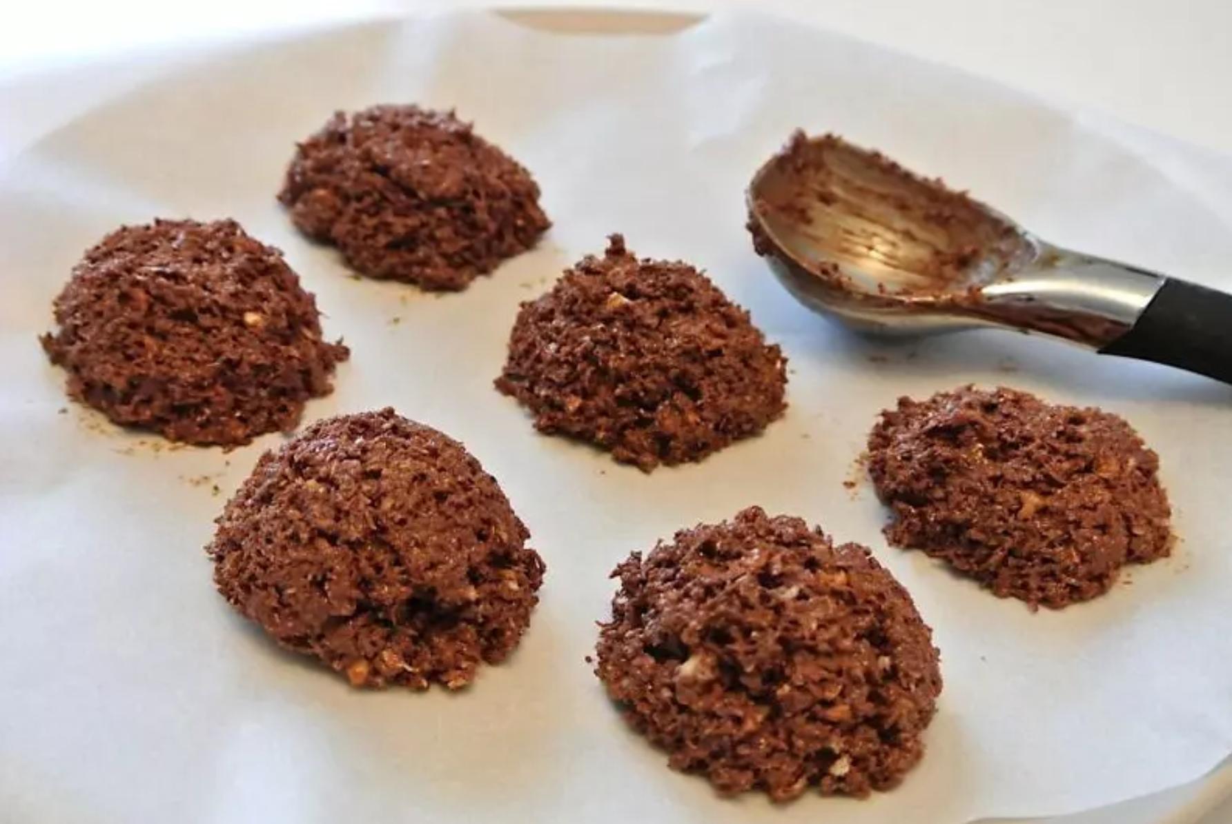 巧克力蛋糕不用烤箱和面粉怎么做,用巧克力做美食不用烤箱和打蛋器