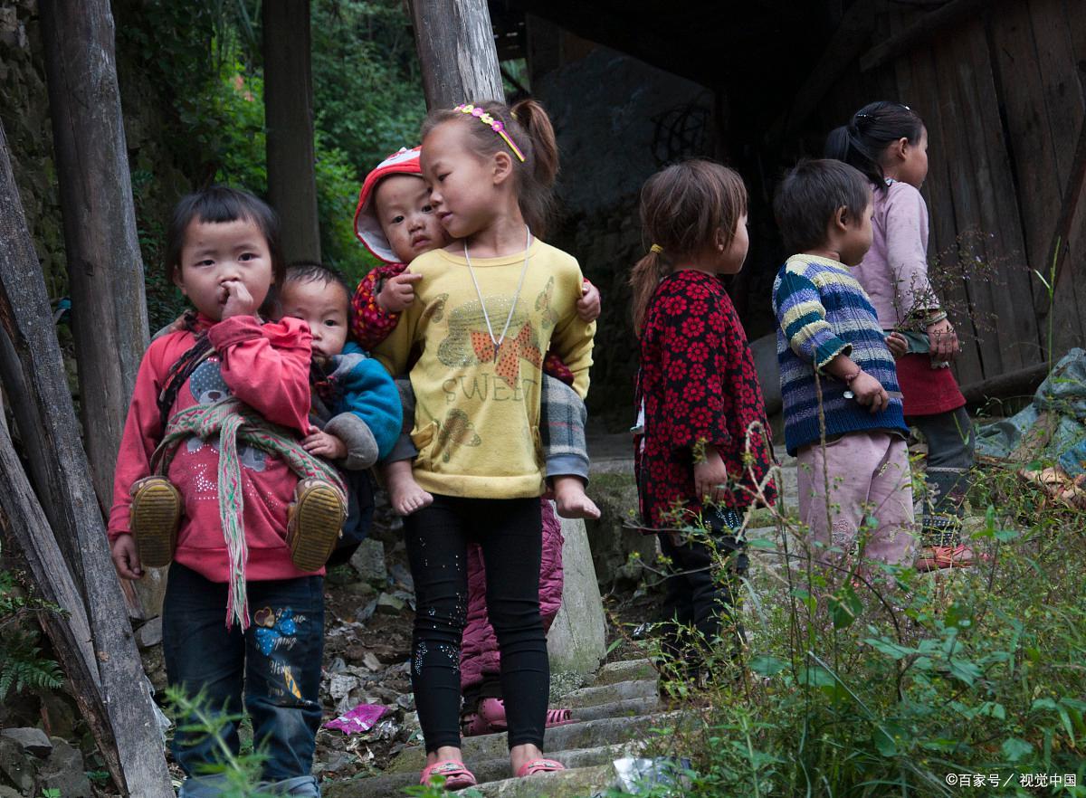 邻居家两岁的娃喜欢打自家的小孩子该怎么办？内藏三个锦囊