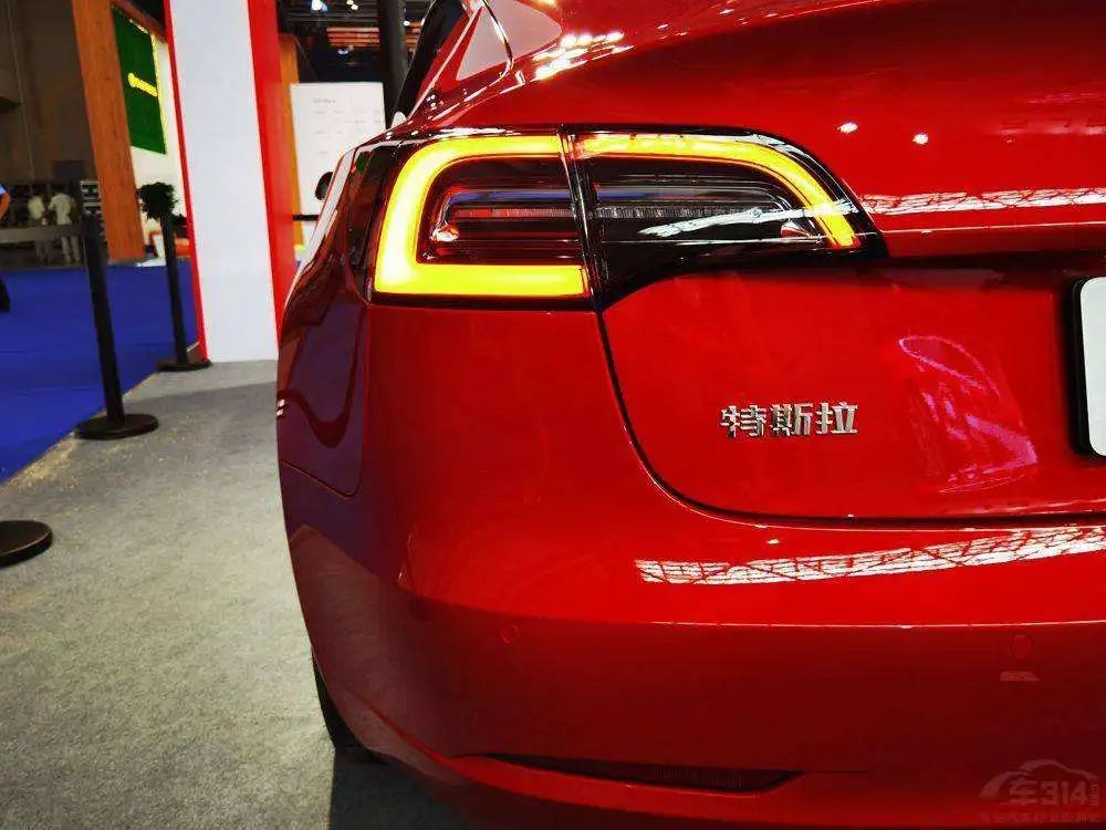 特斯拉刹车灯亮刹不住车,刹车灯偶发不亮