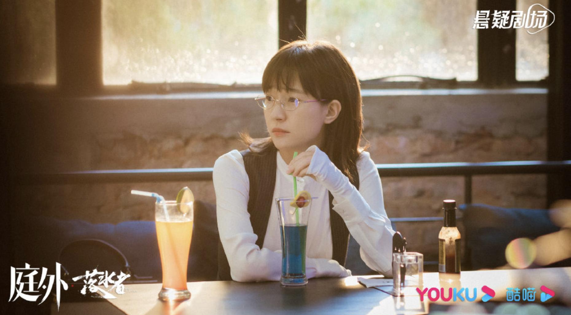 一口气看完14集《庭外》，我对朋友关系、夫妻关系，有了新的认识