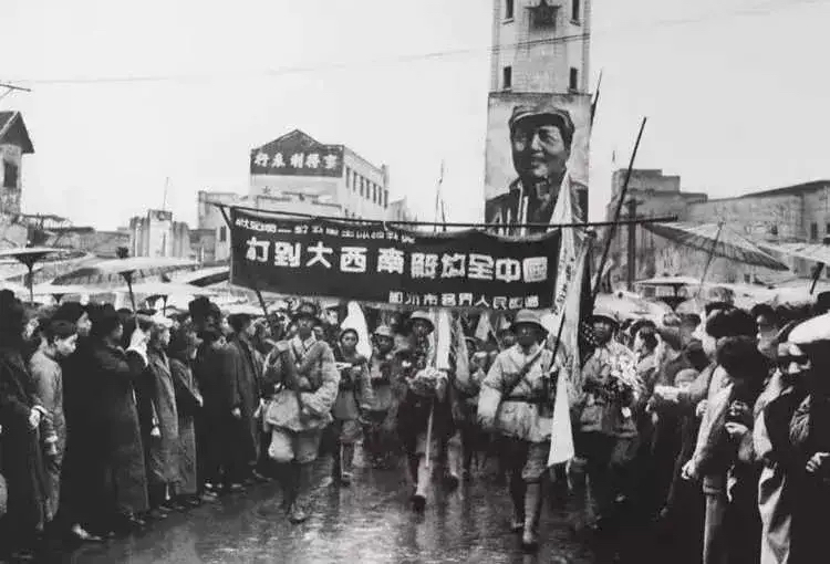 他34岁成为重庆首任市长，后当副总理，毛主席晚年两次要他挂帅