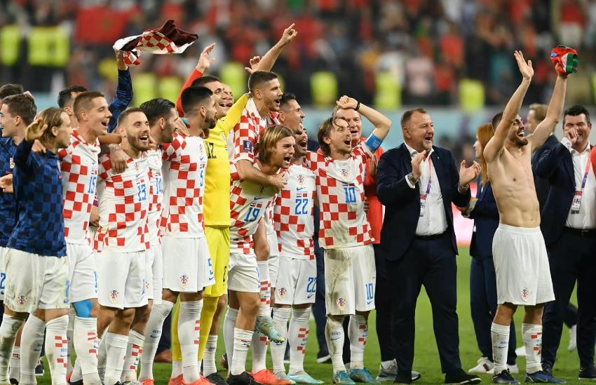 莫德里奇完成世界杯最后一舞!赛后开心领奖,国际足联主席点赞