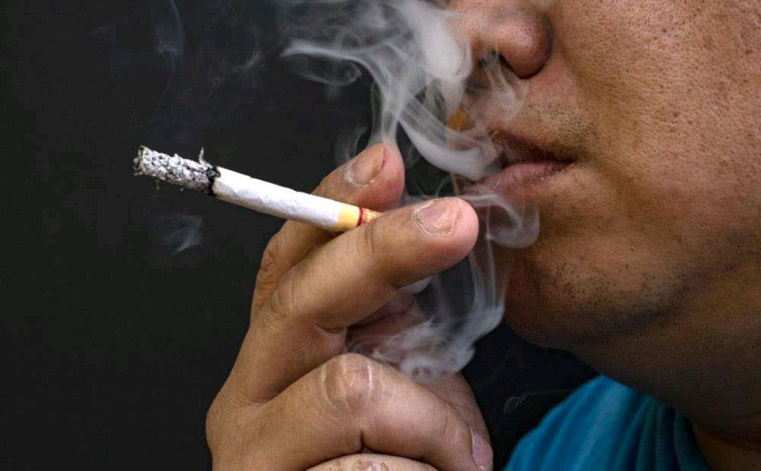 老烟民注意三个时间段要克制住,烟瘾太大能慢慢减少吸烟量吗