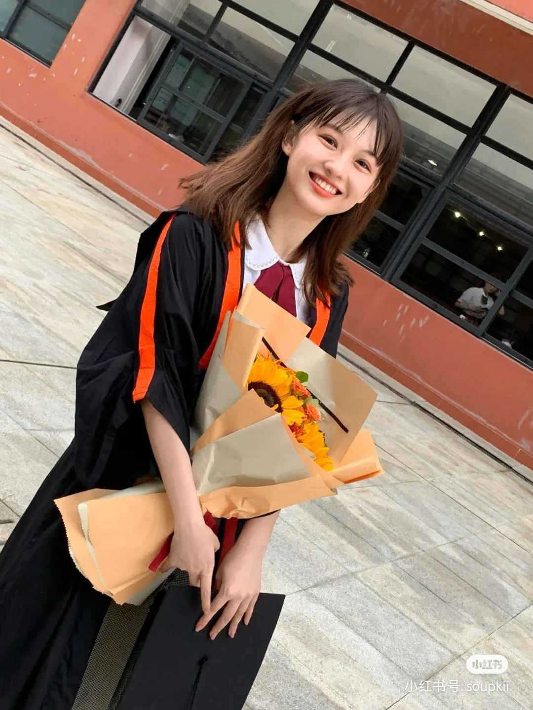 九大美院学士服哪个最漂亮,哪个学校的学士服最好看