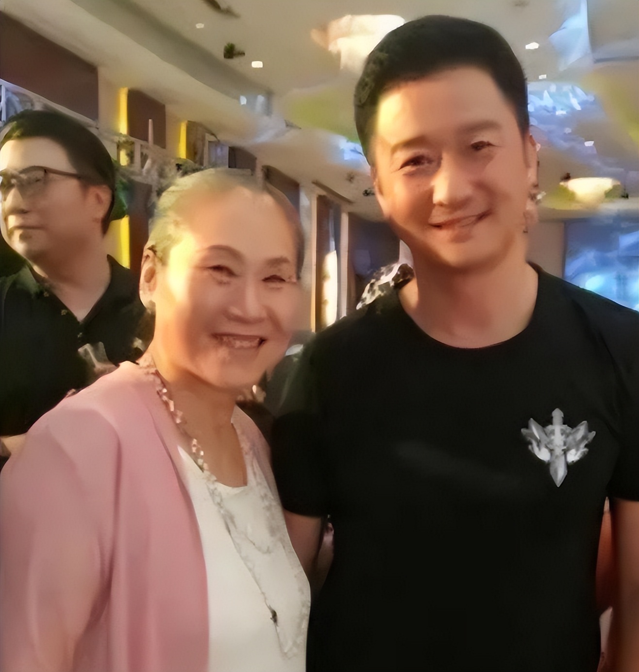 苇青演疯老太太,老太太演员苇青