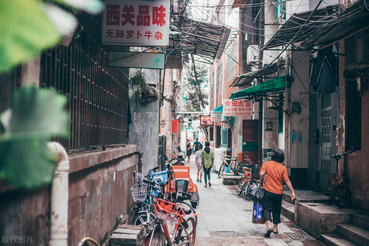 金庸退学的真实故事,金庸被退稿