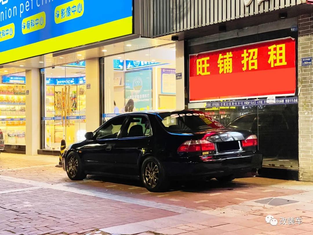 99年小伙的竞技风雅阁,被“美式截停”后也阻挡不了他继续玩车