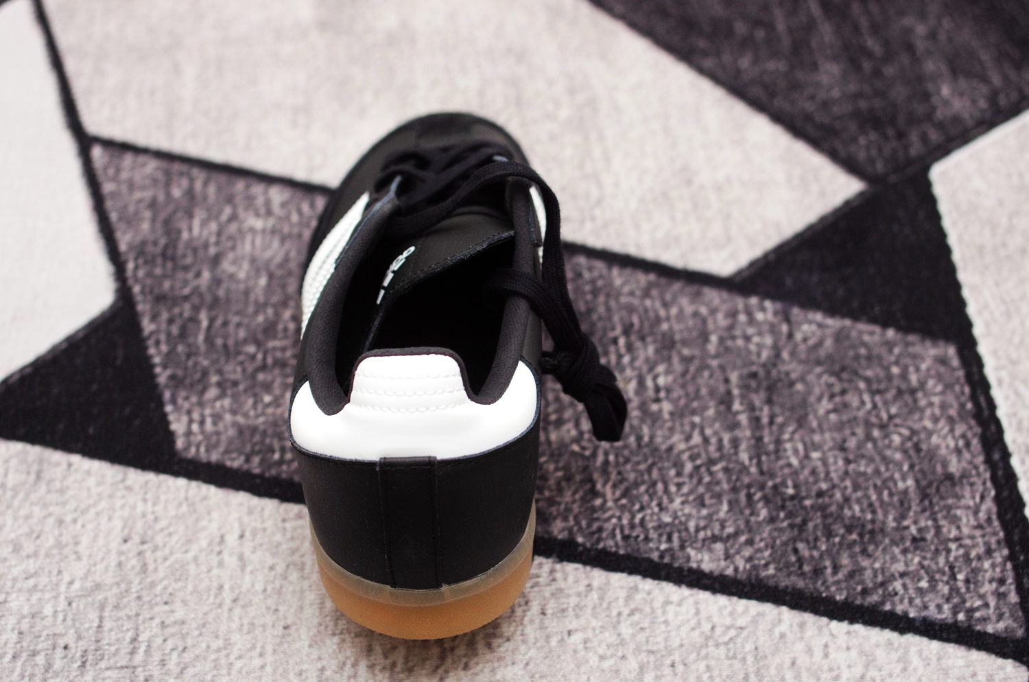 阿迪达斯擦鞋神器,阿迪单车鞋