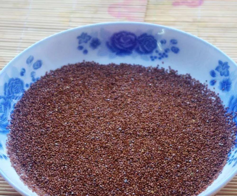 炎炎夏日酷暑难耐来一碗凉粉,炎炎夏日一碗西瓜凉粉