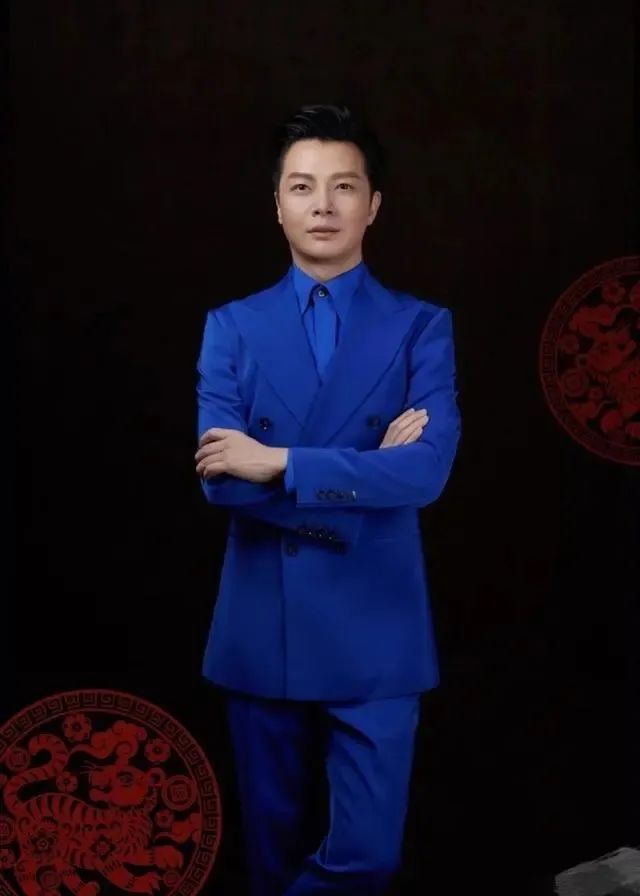 主持人任鲁豫获奖感言,任鲁豫主持人获金鹰奖领奖现场