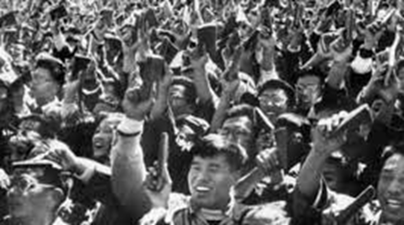 他曾担任*真彭**的秘书,1966年自杀