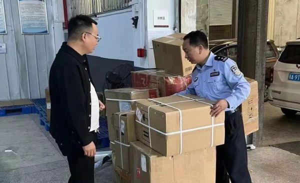 警察打800通电话找回毕业设计