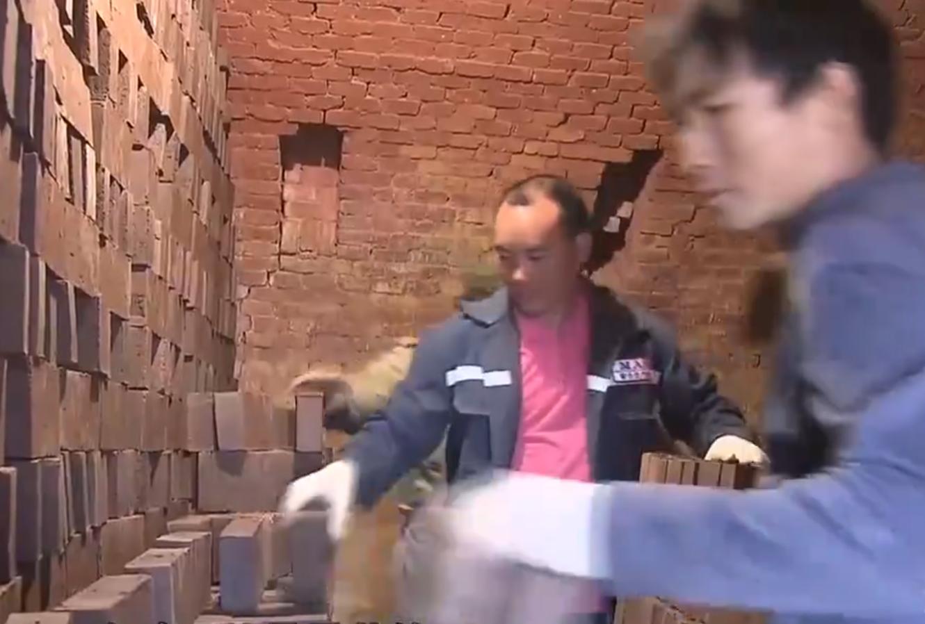 辽宁富养女：一顿早饭300块，名牌鞋穿三次就扔，视爸妈为提款机