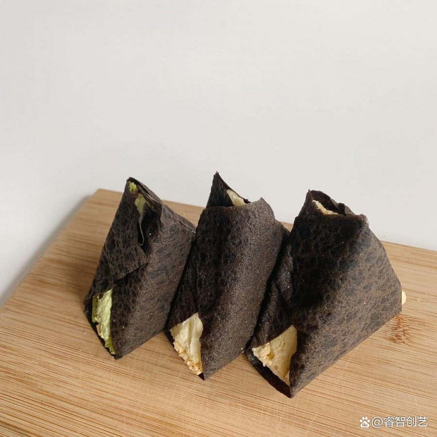 御饭团中是蛋糕，OMUSUBICake的创意蛋糕引发热议